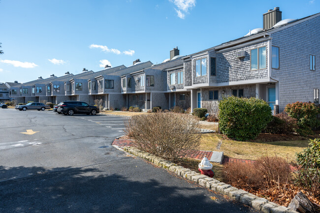 Yachtsman in Hyannis, MA - Foto de edificio - Building Photo