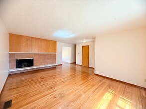 9585 SW Murdock St in Tigard, OR - Building Photo - Building Photo