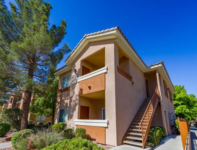 1050 E Cactus Ave in Las Vegas, NV - Building Photo - Building Photo