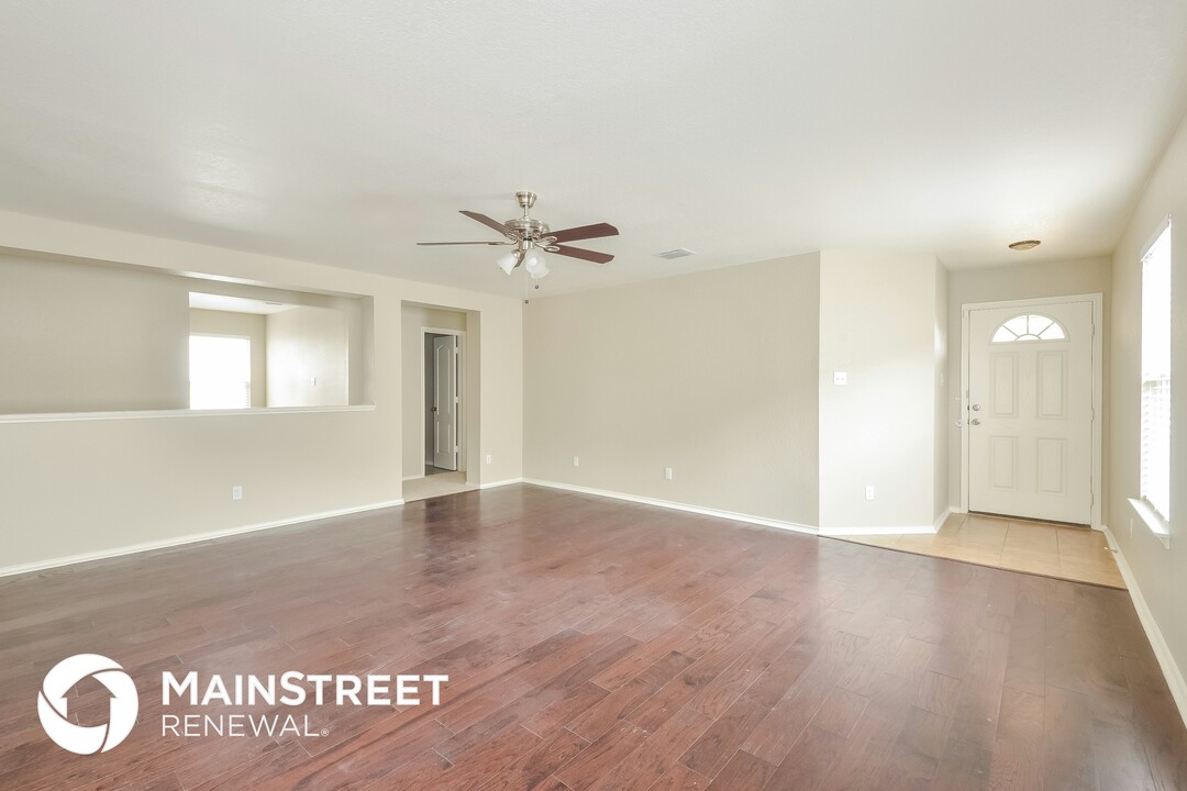13211 Sunrise Wood in San Antonio, TX - Foto de edificio