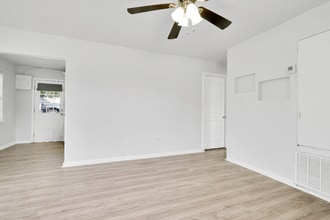 140 Glenarm Pl in Balcones Heights, TX - Building Photo - Building Photo