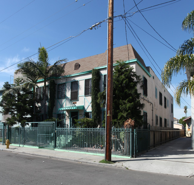 2331 Wall St in Los Angeles, CA - Foto de edificio - Building Photo