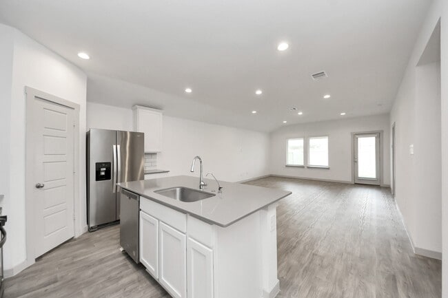 7806 Cattleman Vly Dr in Arcola, TX - Foto de edificio - Building Photo