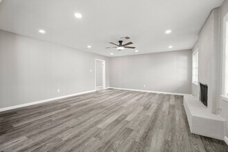 2707 Mt Vernon Dr in Dickinson, TX - Building Photo - Building Photo