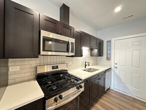 3358 W Montrose Ave, Unit 3 in Chicago, IL - Foto de edificio - Building Photo