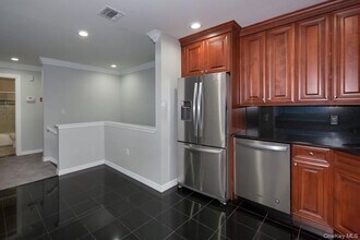 18 Adams Way in Sayville, NY - Building Photo - Building Photo