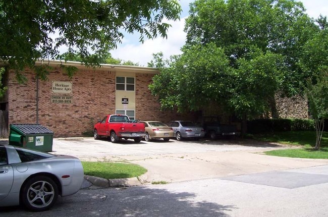 Heritage House in Fort Worth, TX - Foto de edificio - Building Photo