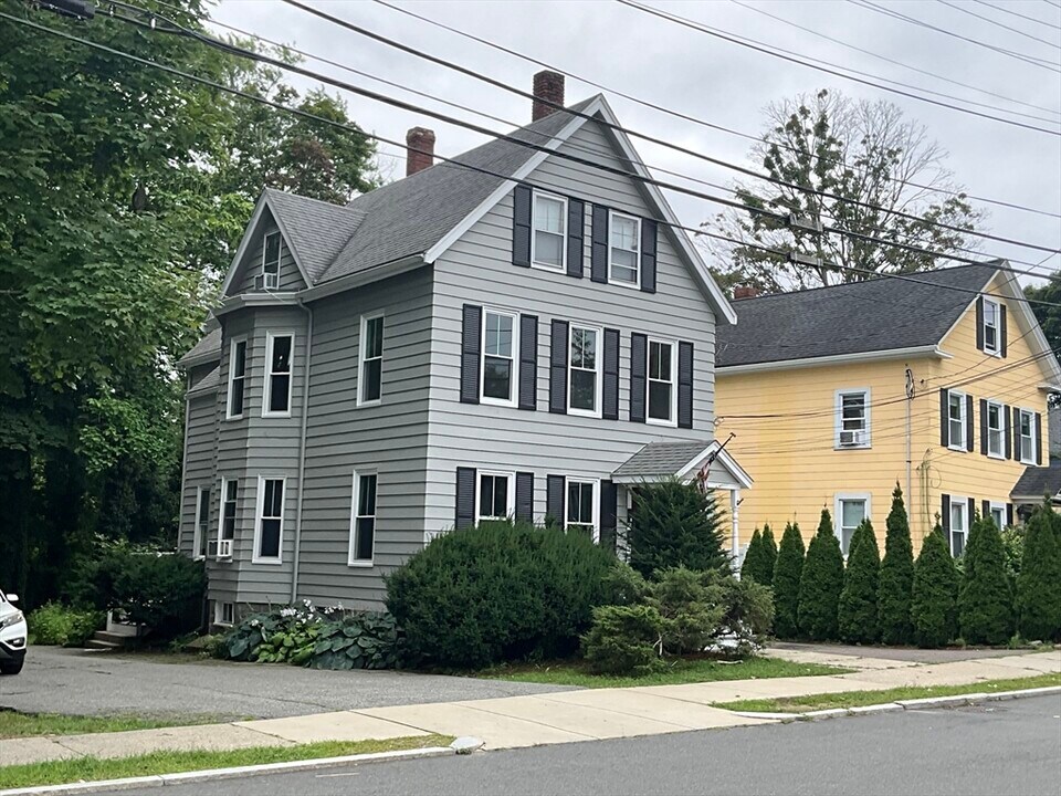 288 Albion St, Unit #1 in Wakefield, MA - Foto de edificio