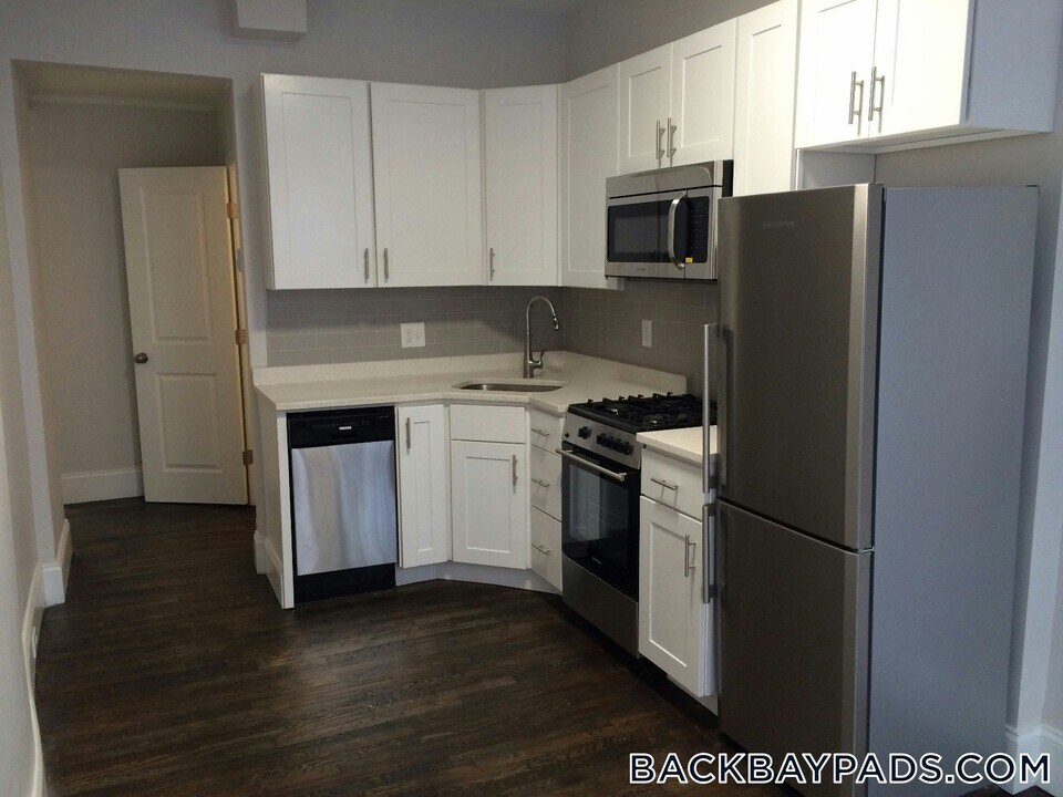 14 Clearway St in Boston, MA - Building Photo
