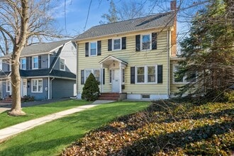 130 Soundview Rd in Huntington, NY - Building Photo - Building Photo