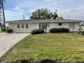 7009 Mamouth St in Englewood, FL - Building Photo