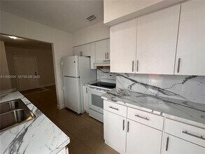 150 NE 170th St in North Miami Beach, FL - Building Photo - Building Photo