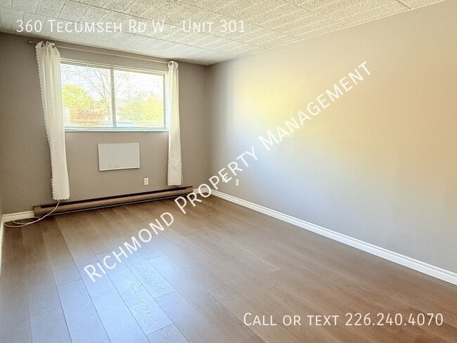 360 Tecumseh Rd W in Windsor, ON - Building Photo - Building Photo