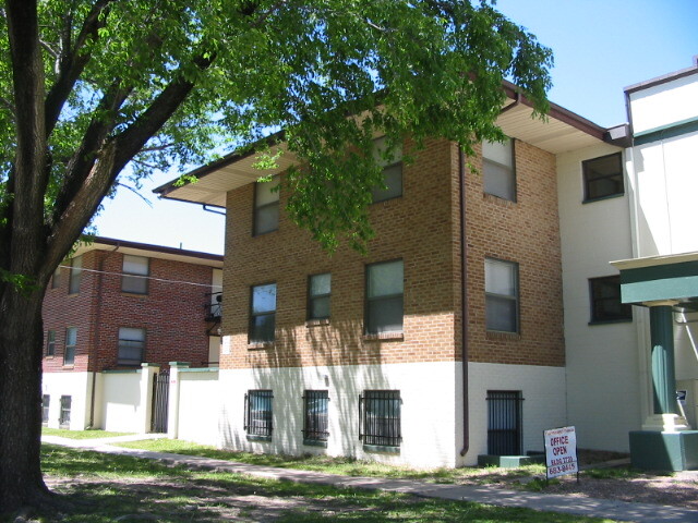 2704-2810 E 9th st in Wichita, KS - Building Photo