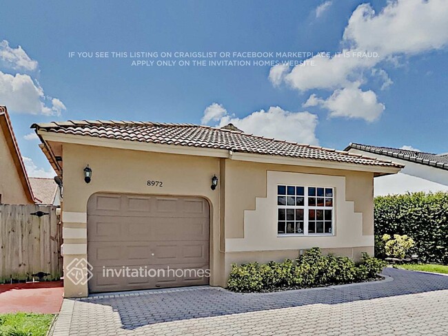 8972 NW 148th St in Hialeah, FL - Building Photo - Building Photo