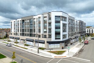 Carding House Towns in Oakville, ON - Building Photo
