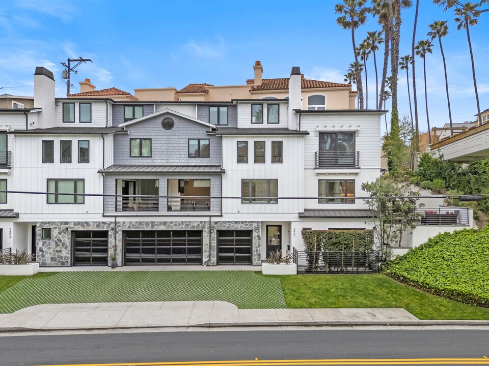 2801 Bayside Dr in Corona Del Mar, CA - Building Photo