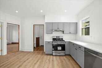 183 Vernon St, Unit 2 in Worcester, MA - Foto de edificio - Building Photo