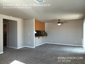 461 W Ave K in Lancaster, CA - Building Photo - Building Photo