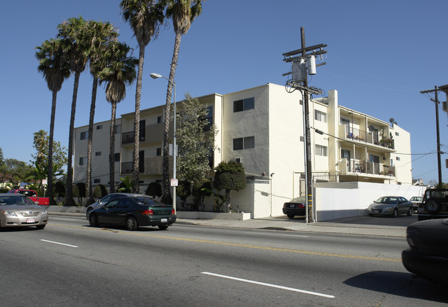 245-251 North Ridgewood Place Apartments in Los Angeles, CA - Building Photo - Building Photo