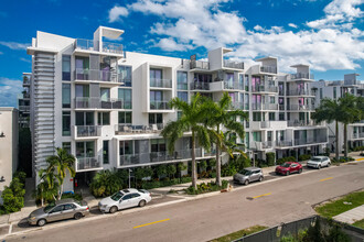 111 First Delray in Delray Beach, FL - Foto de edificio - Building Photo