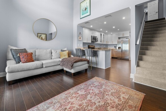 909 S Ponce De Leon Blvd