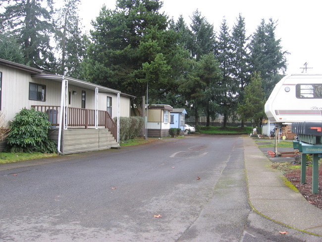 Shamrock Village in Springfield, OR - Building Photo - Building Photo