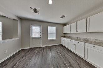 17039 Kemble Creek Dr in Houston, TX - Building Photo - Building Photo