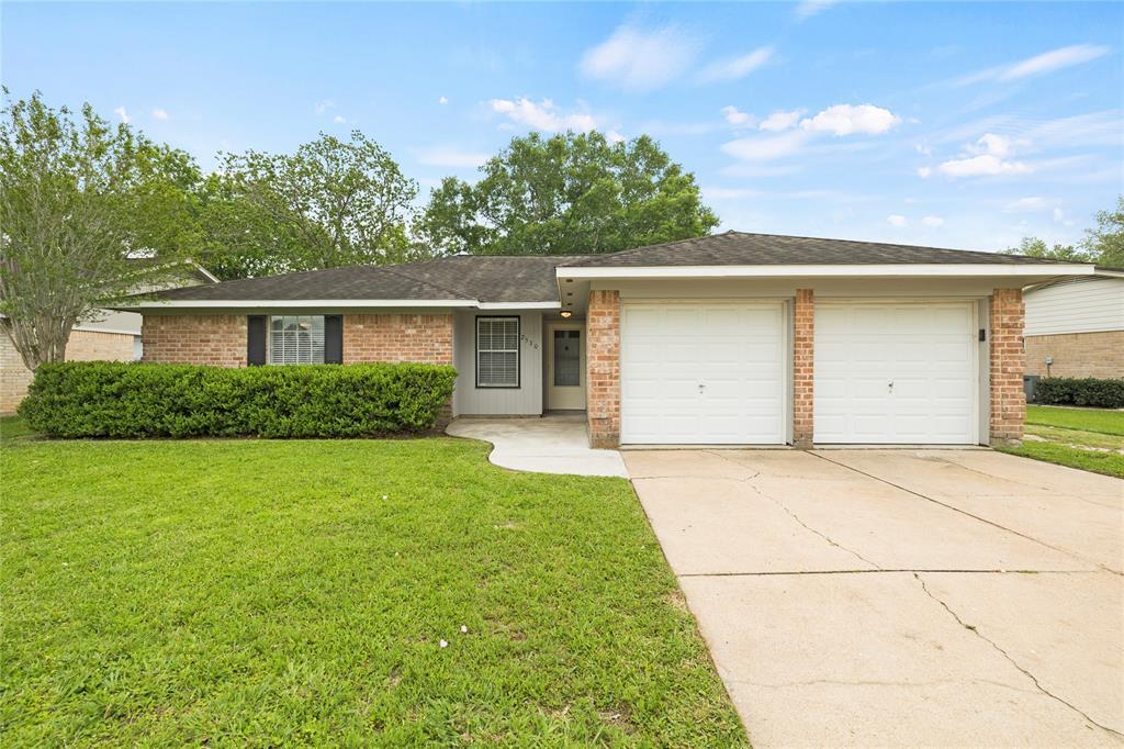 2530 Parkway Ave in Rosenberg, TX - Building Photo