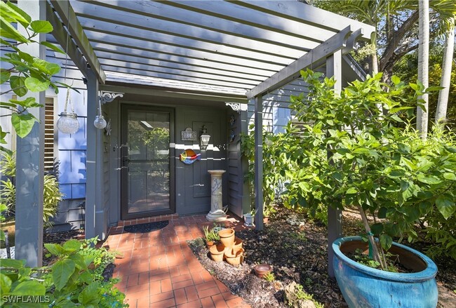 property at 1251 Solana Rd