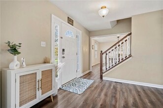 8025 Jordan Ct in Moon Township, PA - Building Photo - Building Photo