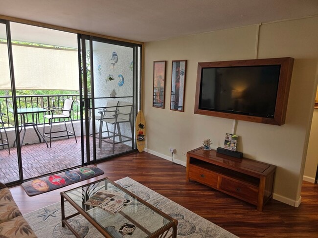 1875 Kalanianaole St in Hilo, HI - Building Photo - Building Photo