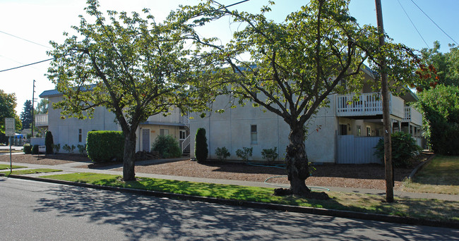 Cypress Gardens in Salem, OR - Building Photo - Building Photo