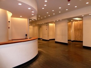 The Bristol Condominiums in Chicago, IL - Building Photo - Lobby