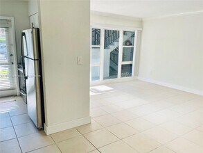 35 Edgewater Dr in Coral Gables, FL - Building Photo - Building Photo