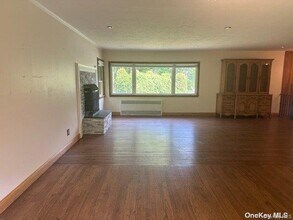13 Gay Dr in Kings Point, NY - Building Photo - Building Photo