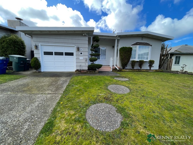 property at 1004 Crestwood Dr