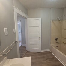 1527 SW Mulvane St in Topeka, KS - Building Photo - Building Photo