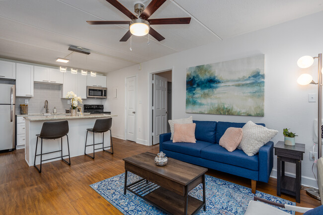 Edge at 401 in Tallahassee, FL - Foto de edificio - Interior Photo