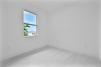 4717-4719 14th St SW in Lehigh Acres, FL - Foto de edificio - Building Photo