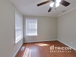 8807 Dundee Dr in Fredericksburg, VA - Foto de edificio - Building Photo
