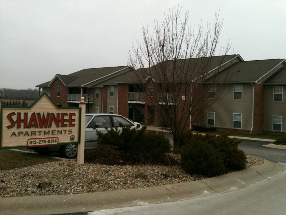 Shawnee Apartments in Bedford, IN - Building Photo