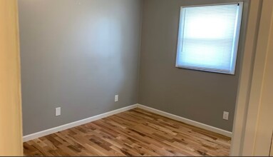 1426 9th St, Unit 4 in Charleston, IL - Foto de edificio - Building Photo