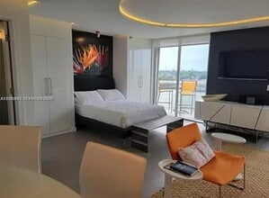 5880 Collins Ave in Miami Beach, FL - Building Photo - Building Photo