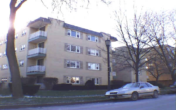 710 Oakton St in Evanston, IL - Building Photo