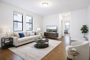 105 Pinehurst Ave, Unit 39 in New York, NY - Building Photo