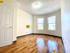 838 Huntington Ave, Unit #3 in Boston, MA - Foto de edificio - Building Photo