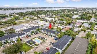 324 W Pine St, Unit 6302.5 in Lantana, FL - Building Photo