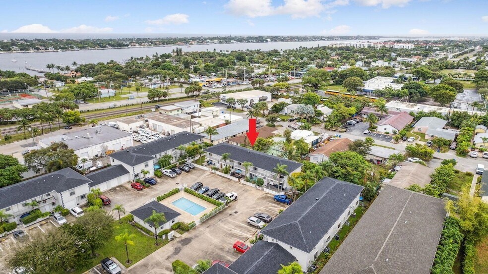 324 W Pine St, Unit 6302.5 in Lantana, FL - Building Photo