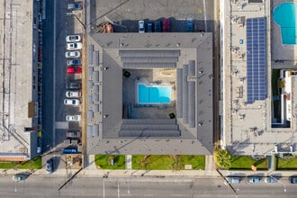 Kingston in Sherman Oaks, CA - Building Photo - Building Photo